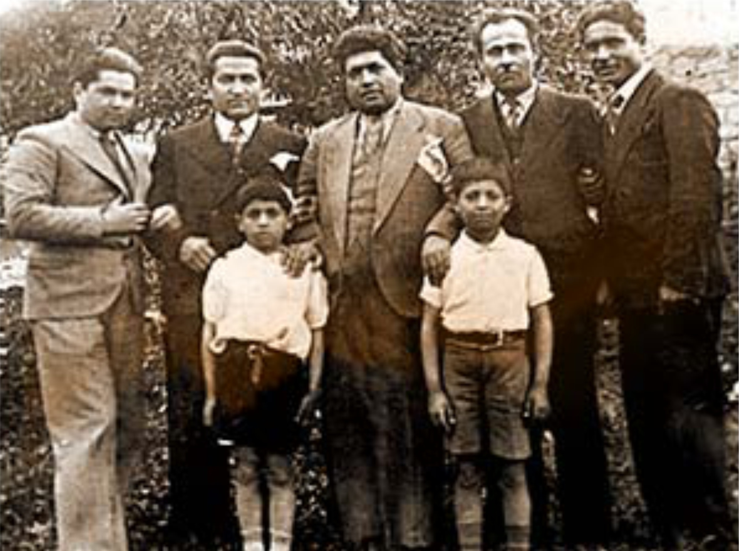 https://www.bozkurtlarfm.com/wp-content/uploads/Turgut-ozal-babasi-kardesi.png